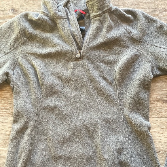 The North Face Fleece Pullover - Picture 2 of 5